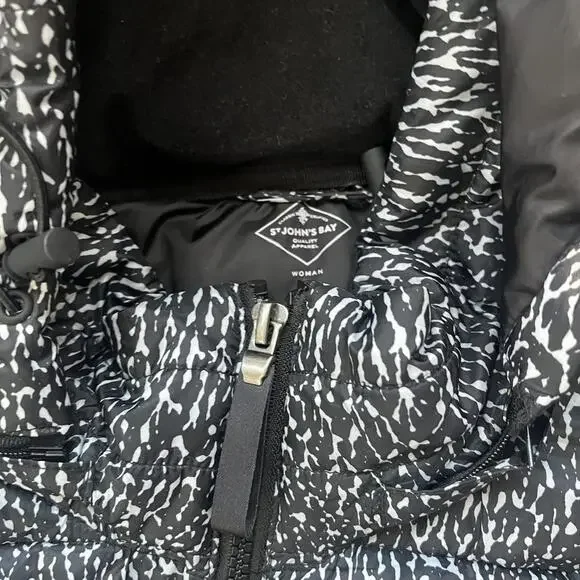 NWT St. John's Bay Women's Navy and White Coat - Picture 3 of 4